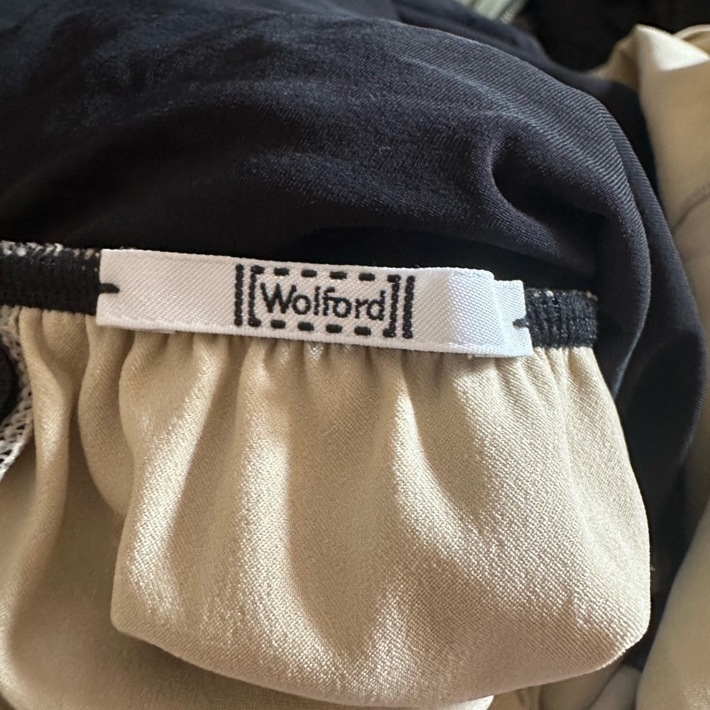 Wolford Black Lace Pencil Skirt with shapewear - Picture 5 of 5